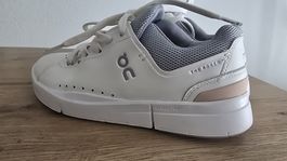 On The Roger Advantage Damen-Sneaker 37.5 - weiss, neuwertig