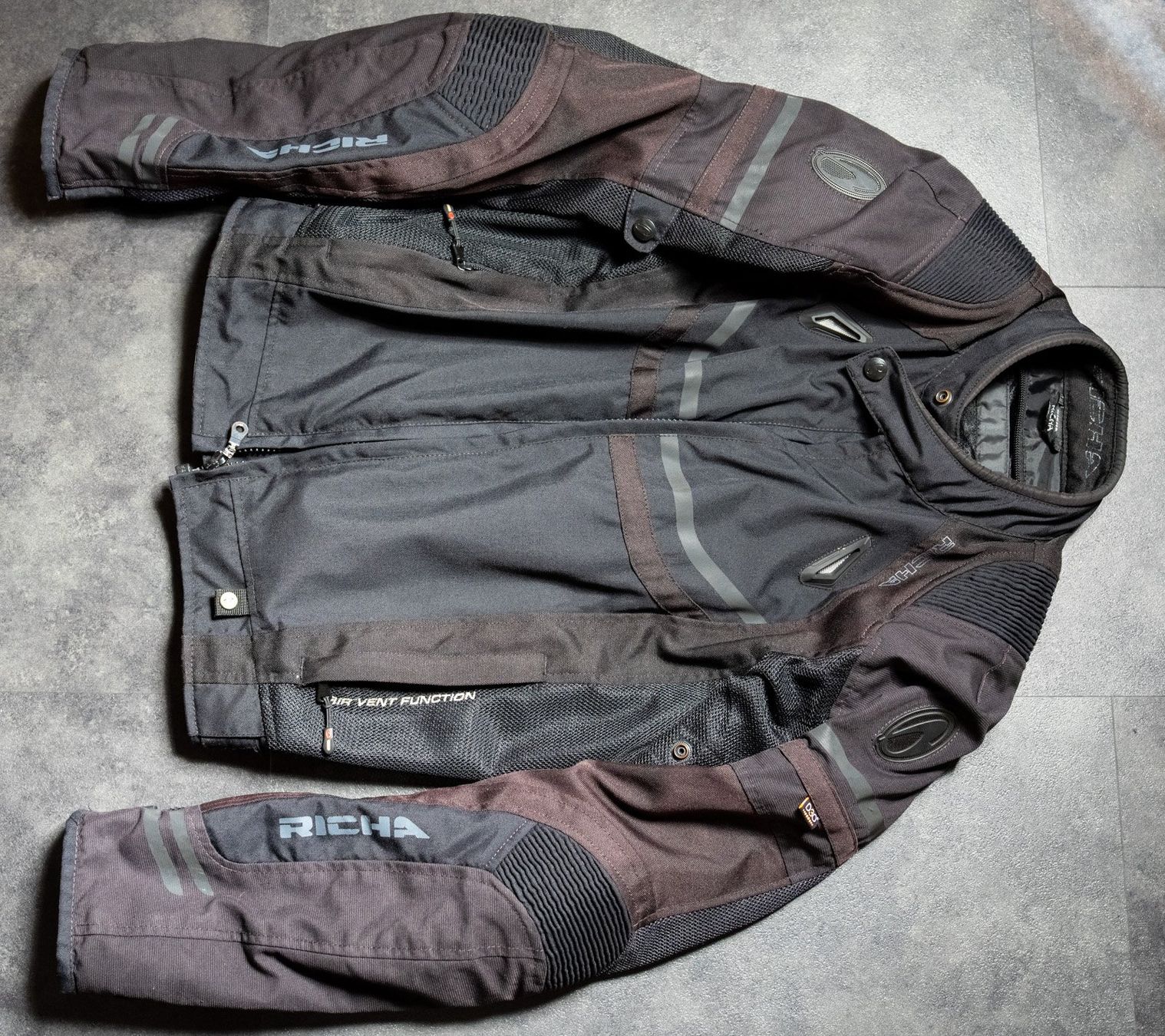 Lotti di vestiti: Motorrad Jacke mit Hose RICHA – Usato da Burgdorf venduto da Cosmos5 1