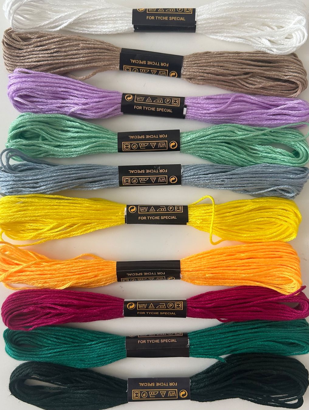 Cordelettes & Fils: 10x Stickgarn neu – Neuf avec emballage d'origine à Geneve par vane267
