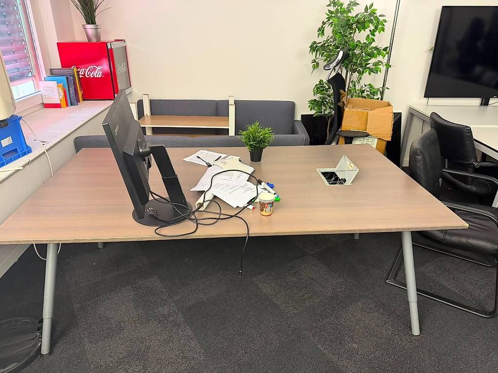 Tische: Tisch 30 Franken   – Gebraucht aus Lufingen von Ricardo1991