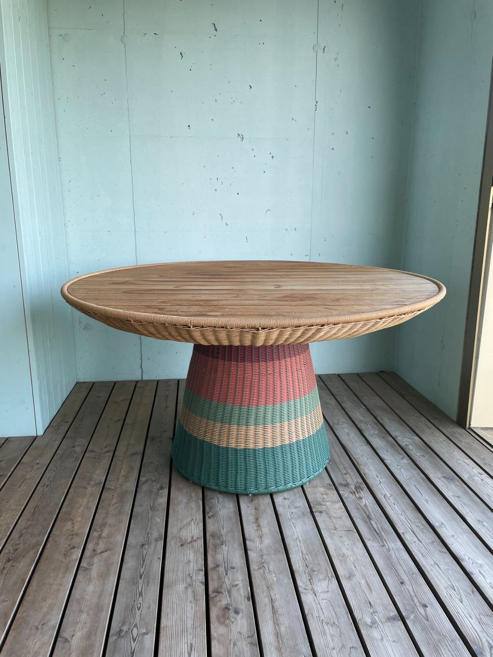 Maisons du monde Tische: Runder Gartentisch + 2 Stühle - Maisons du Monde – Gebraucht aus Zürich von holzhuesler