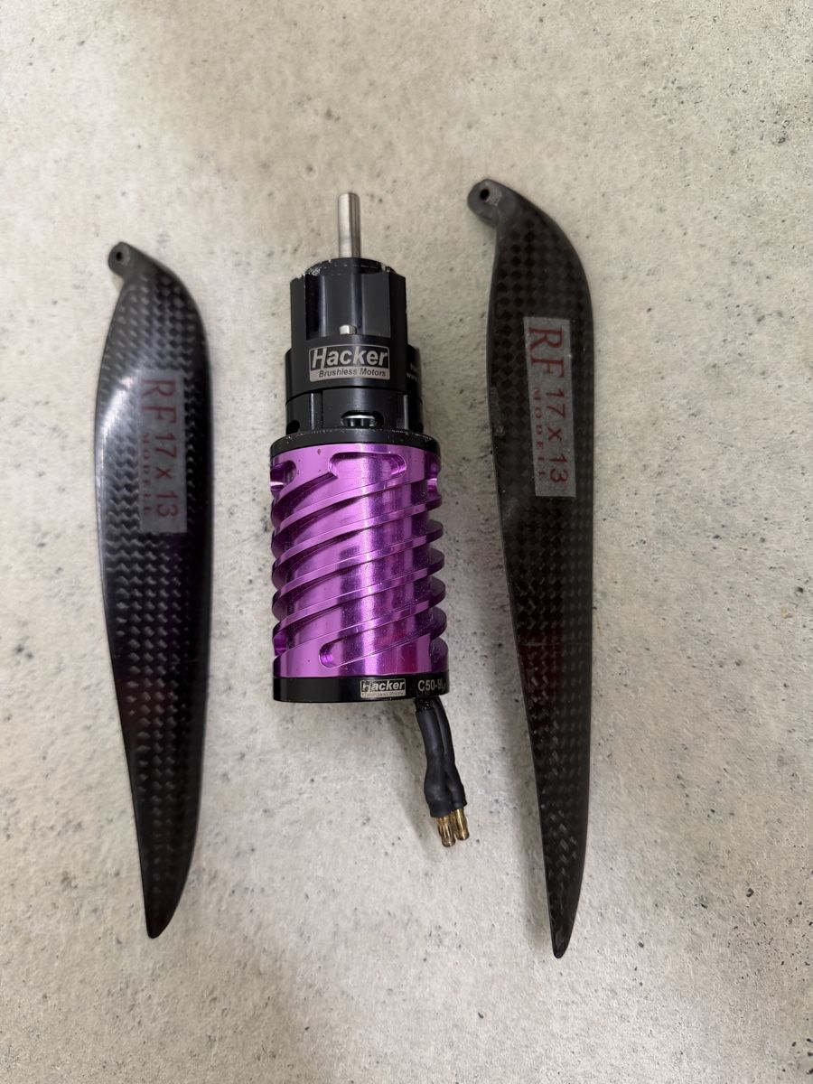 Hacker Modellismo RC: Hacker C50-9L Glider Motor mit RF 17x13 Propeller 40 Zeichen – Usato da Kreuzlingen venduto da Europhia
