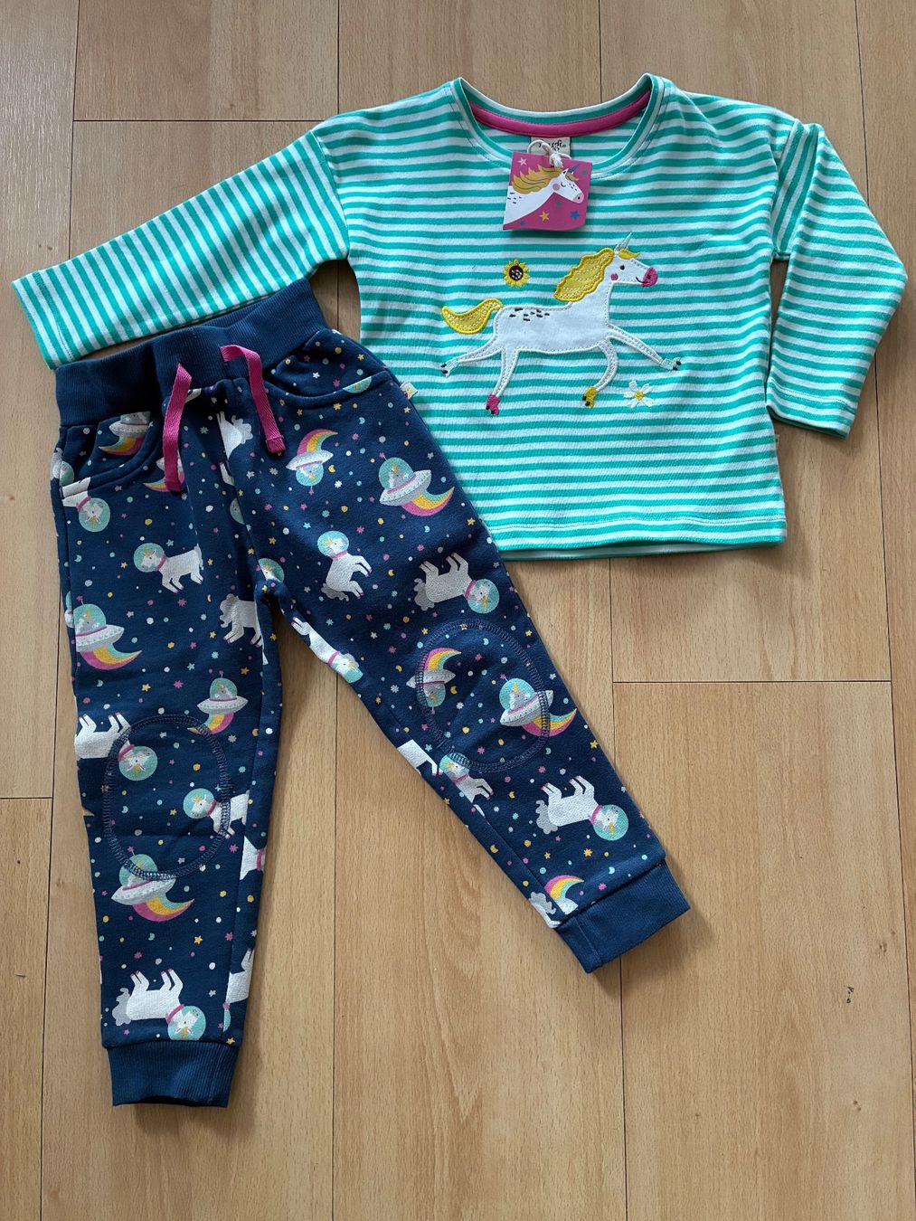 Frugi Lotti & Set di vestiti: Frugi Set Einhorn Gr. 92/98, neu – Nuovo e nell'imballaggio originale da Adliswil venduto da tchest007