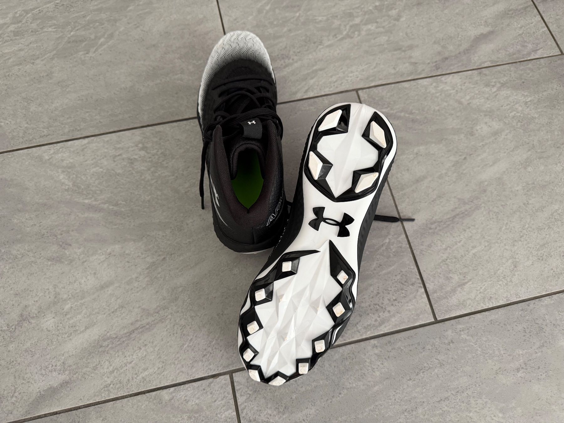 Scarpe da uomo: Under Armour Spotlight Mid - Grösse 44 – Nuovo e nell'imballaggio originale da Bülach venduto da Loredana13 2