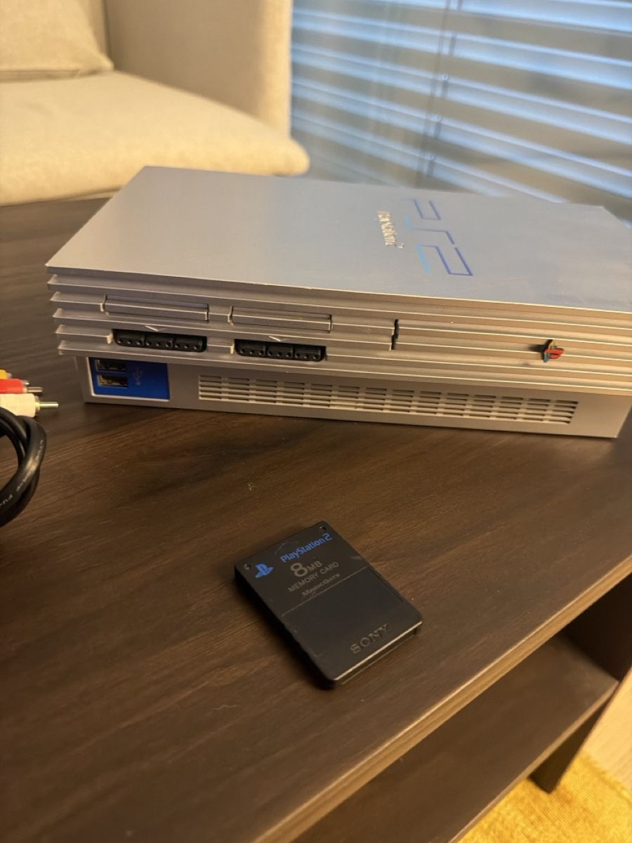 Sony Console: Playstation 2 SCPH-50004 silver console with controller – Usato da Zug venduto da fre_w72x 5