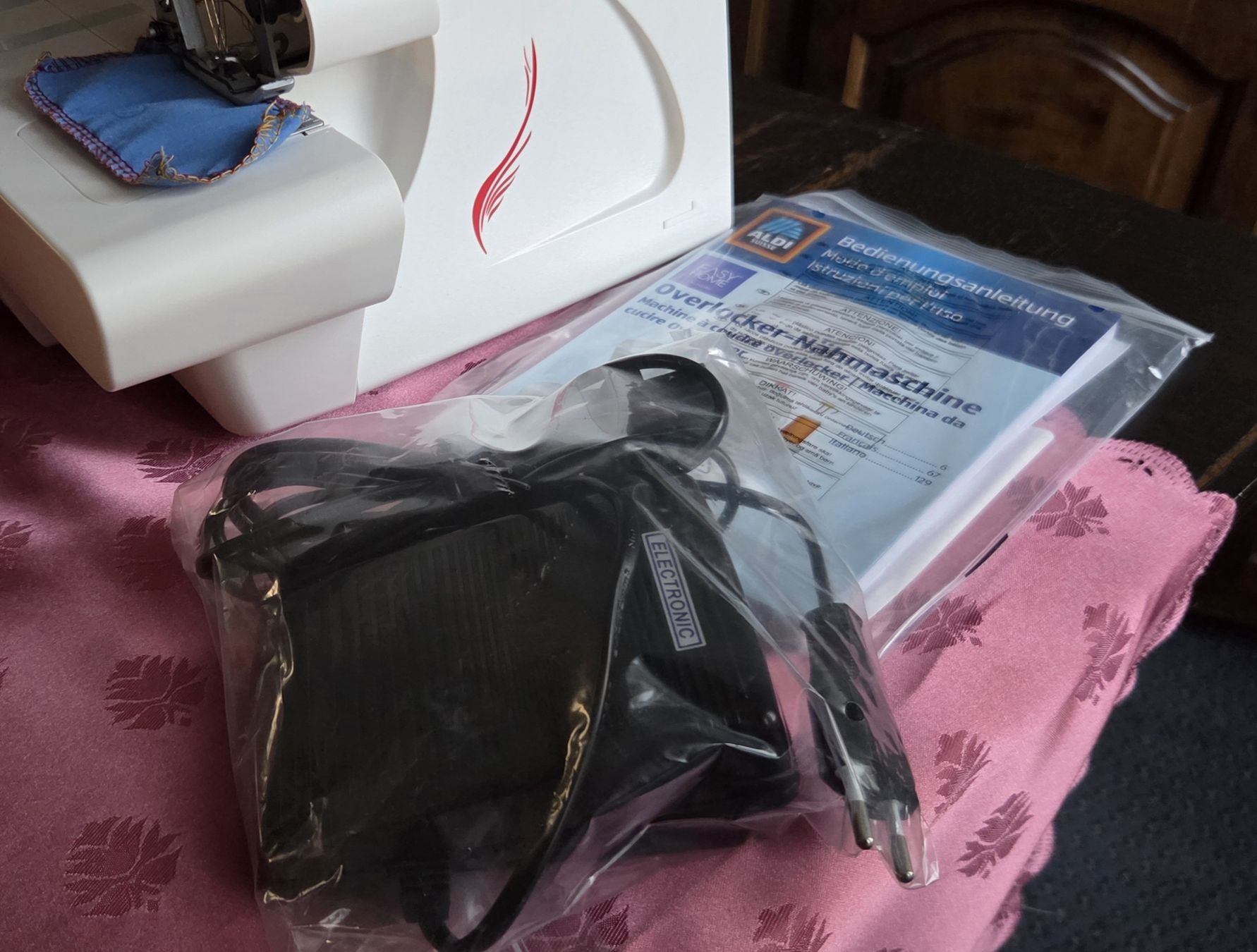Machines à coudre: Overlock Nähmaschine neu – Neuf (Voir description) à Baden par Digit6 1