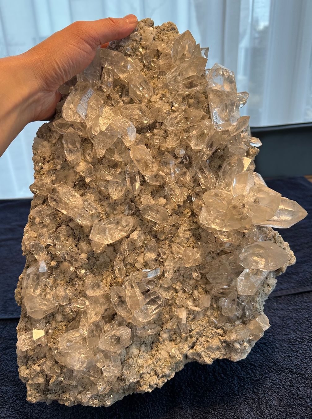 Minerali & Pietre curative: Bergkristall mit Adular 42 x 30 cm Furka – Usato da Oberuzwil venduto da Crystall0 2