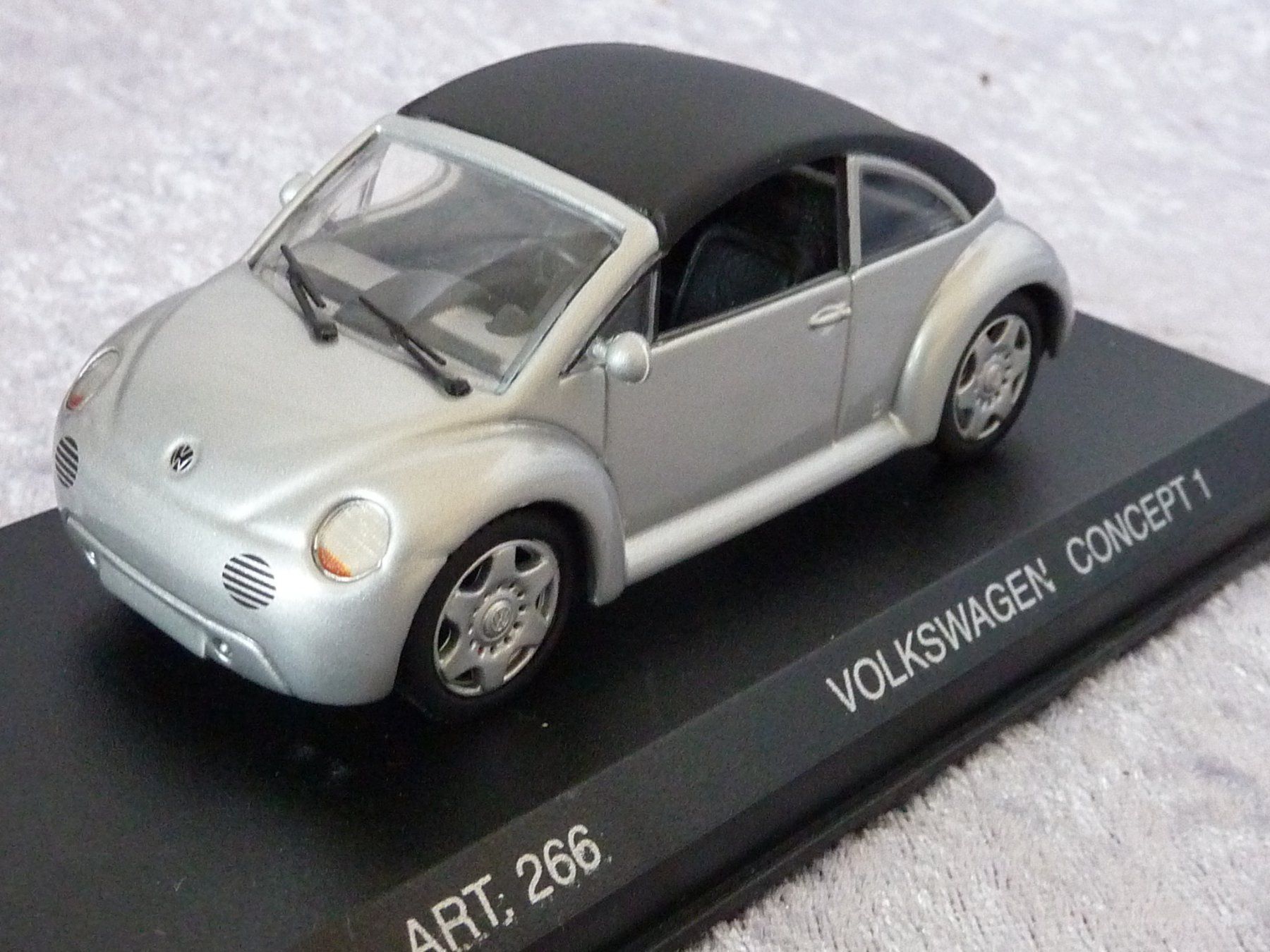 Volkswagen Modellini d'auto: VW Beetle Concept silber   1:43 – Nuovo e nell'imballaggio originale da Dürrenäsch venduto da modellautos4you 1