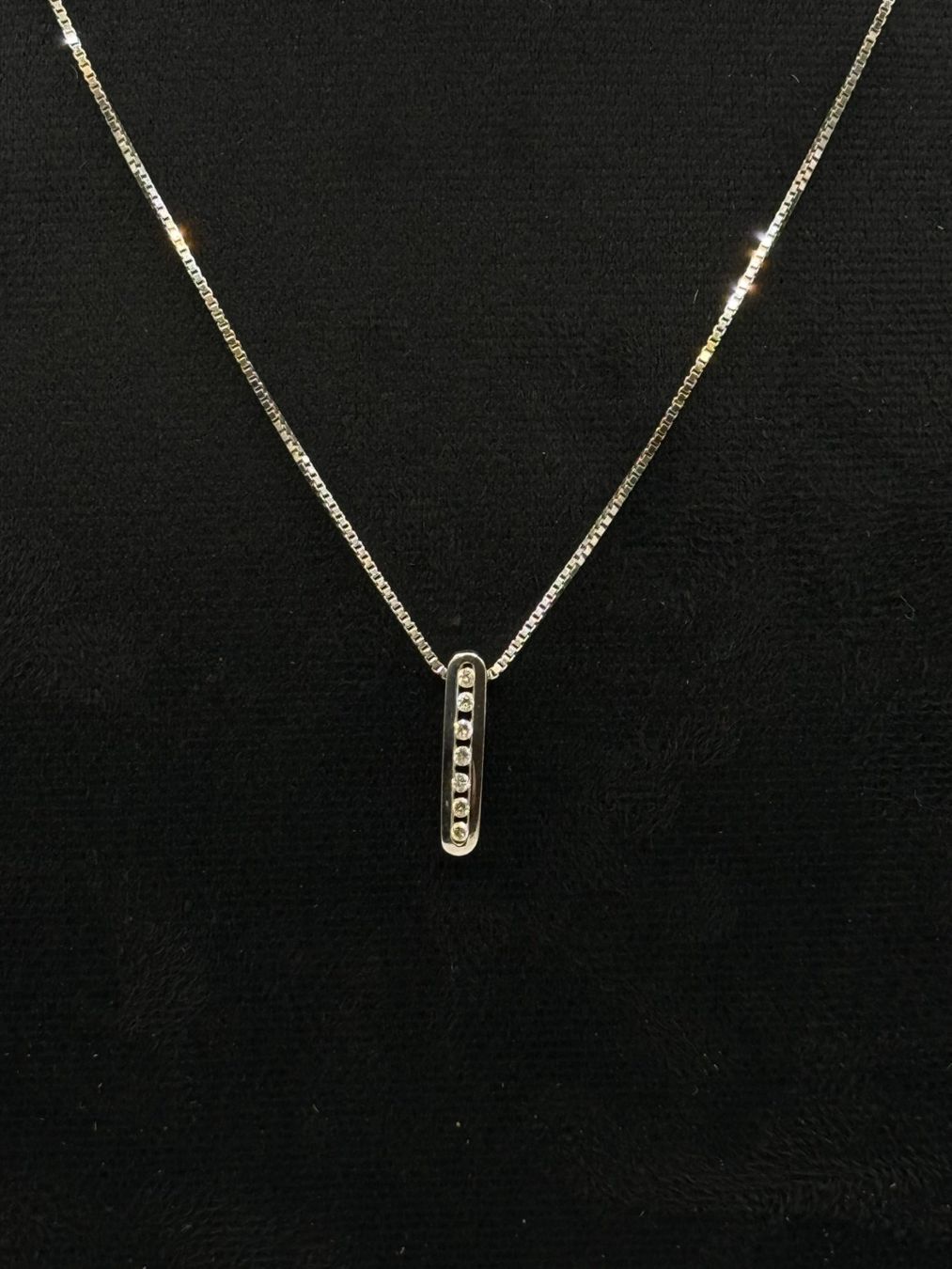 Ketten: Collier en or blanc avec pendentif rectangulaire diamants – Gebraucht aus Bottens von Evergold.ch