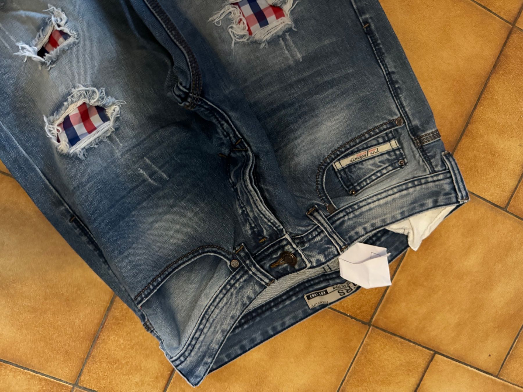 Jeans: Pantalon taille 31 pose à plas 40 cm – Usato da Veyrier venduto da kimedovapa 1