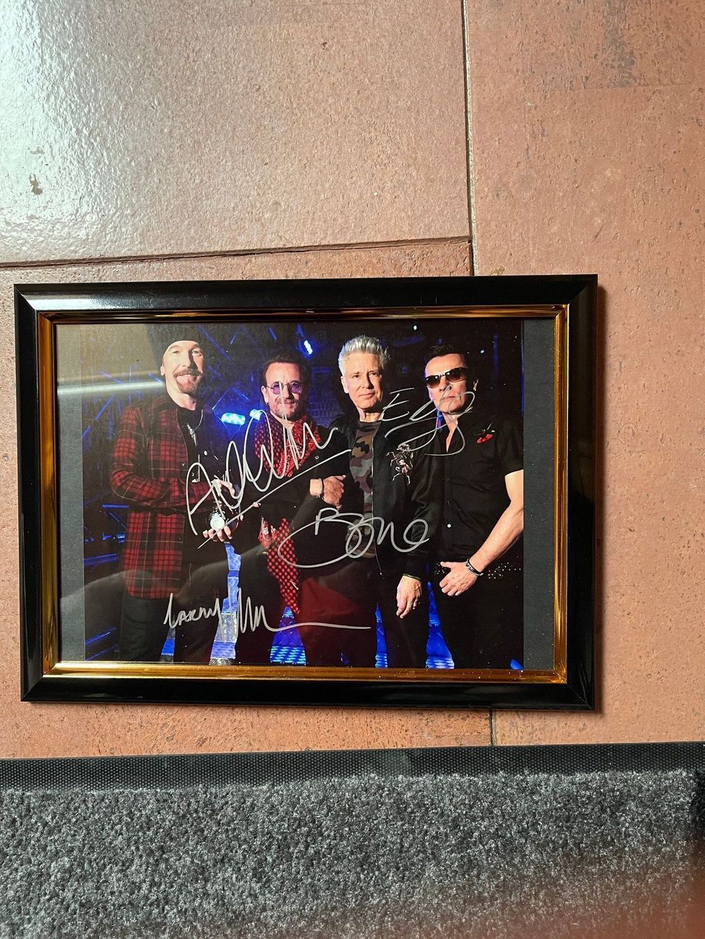 Autografi: Originalautogramm von U2 mit COA – Usato da rafz venduto da Ttt0071