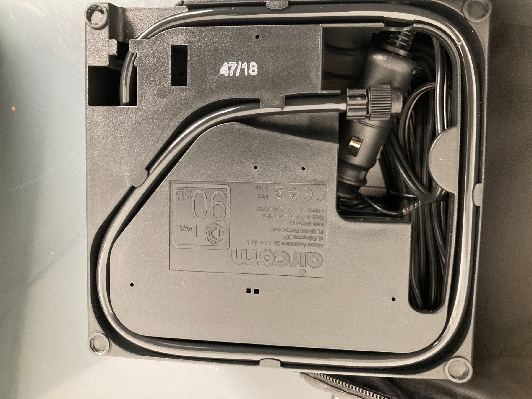Volkswagen Alle Autoersatzteile: VW Reifendichtmittel + Kompressor 7H0601703 Caddy Golf – Gebraucht aus Cham von WB2223 3