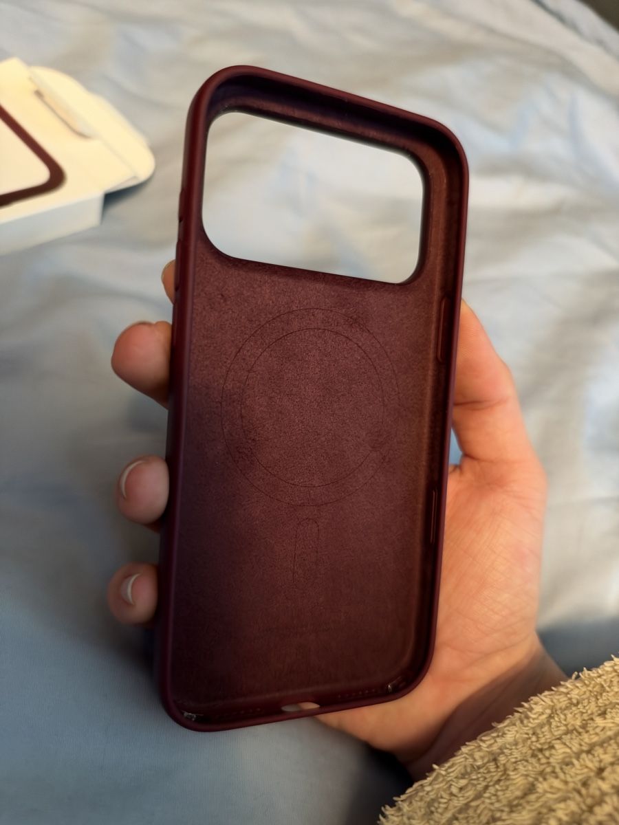 Apple Covers & Schutzfolien: Apple Silikon Case iPhone 18 Pro Max Burgundy – Neu (gemäss Beschreibung) aus Worb von rme23 2