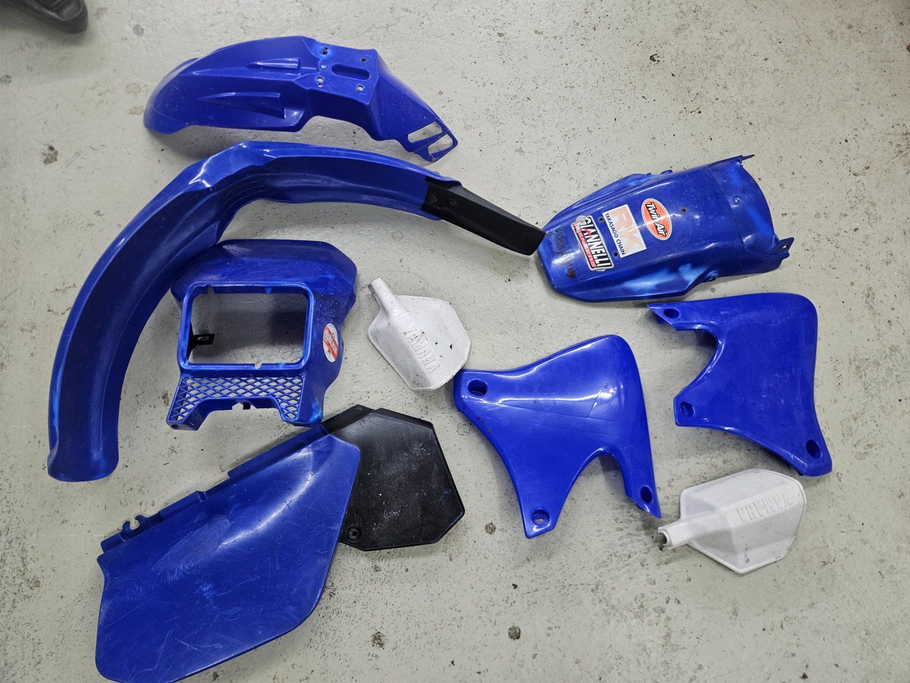 Yamaha Toutes les pièces détachées moto: Yamaha DT 125 Plastics Verkleidung – D'occasion à Mellingen par jea_hkf9