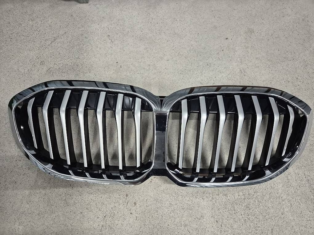 BMW Tutti pezzi di ricambio auto: Bmw 1 1er F40 grill – Usato da Schlieren venduto da sta_h8mn