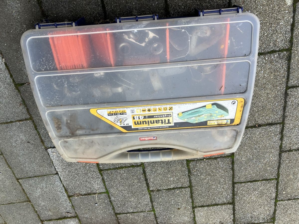 Boote: Sortimentskoffer mit diversen Segelrollen gebraucht – Gebraucht aus Châbles FR von Tunturi7 2