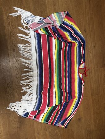 Poncho gestreift Fransen rot blau gelb grün