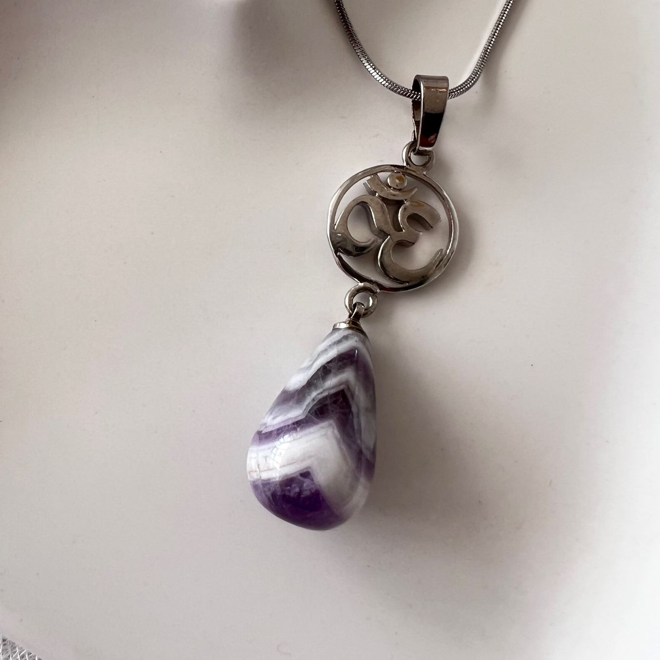 Ciondoli: Pendentif améthyste et symbole AUM – Nuovo e nell'imballaggio originale da Pully venduto da sunaddict 1