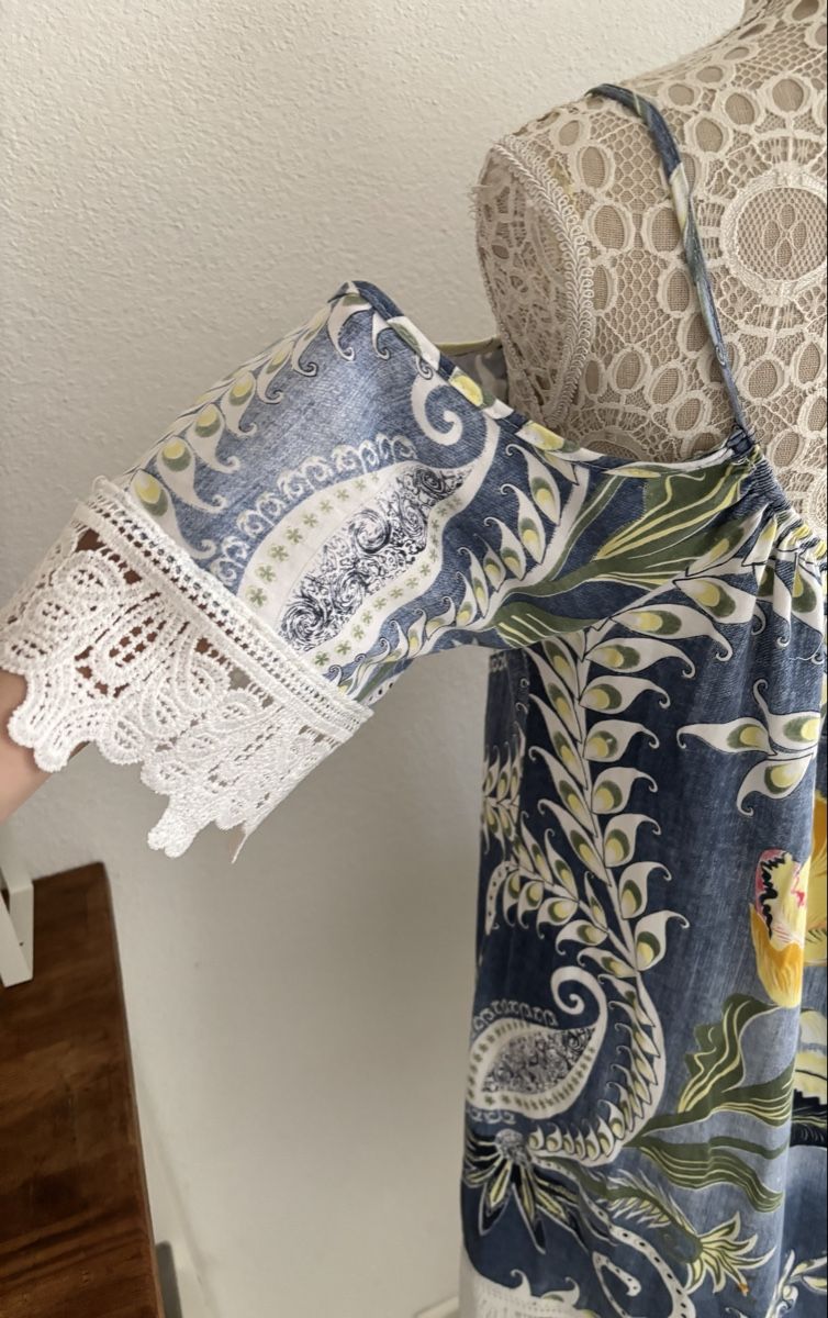Vestiti: Kleid Gr.M mit speziellen Ärmeln  – Usato da Eglisau venduto da 3flower-power3 3