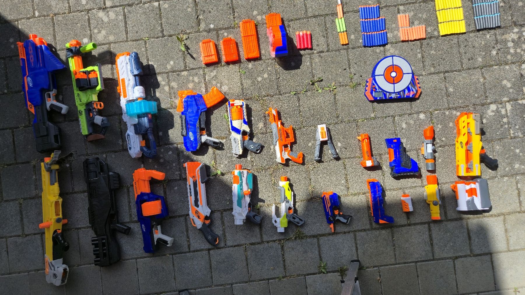 Nerf Giocattoli: Nerf Waffen Sortiment mit Zubehör und Munition – Usato da Niederhelfenschwil venduto da nic_m9sy 1