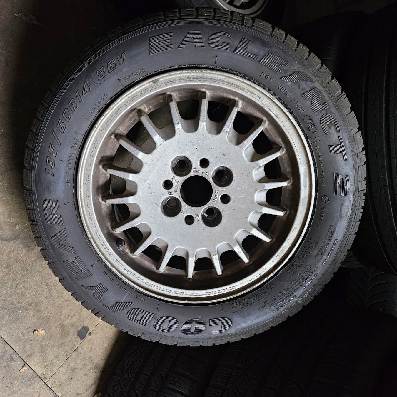 BMW Cerchioni: BMW E30 Felgen resp. Sommer Räder – Usato da Kollbrunn venduto da klassik-bremsen 2