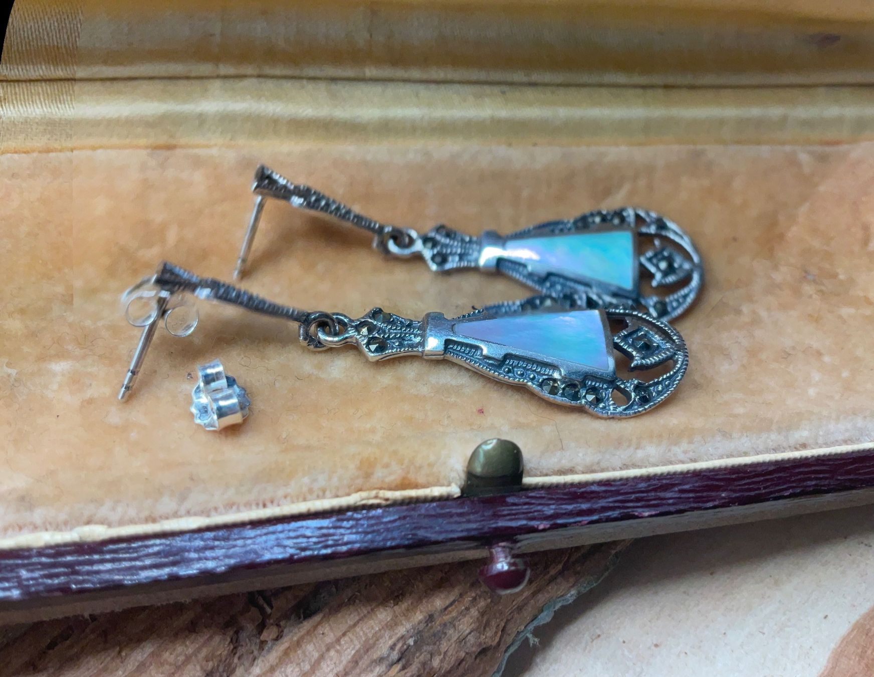 Orecchini pendenti & Orecchini a lobo: Vintage Ohrstecker mit Perlmutt – Nuovo e nell'imballaggio originale da Luzern venduto da S.Kern01 1