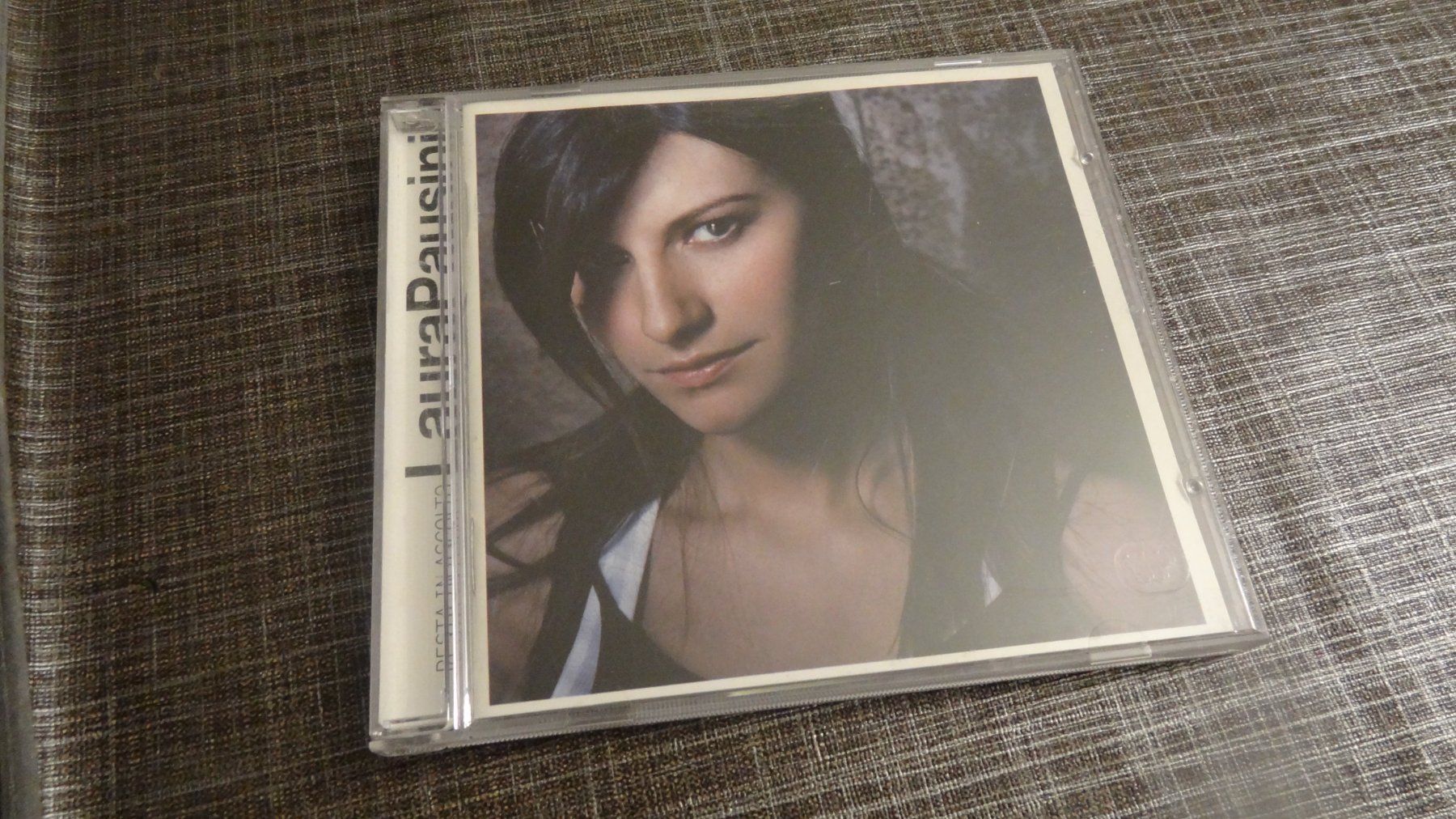 CD: Laura Pausini - Resta in Ascolto CD – Usato da Olten venduto da Disc-Ausverkauf