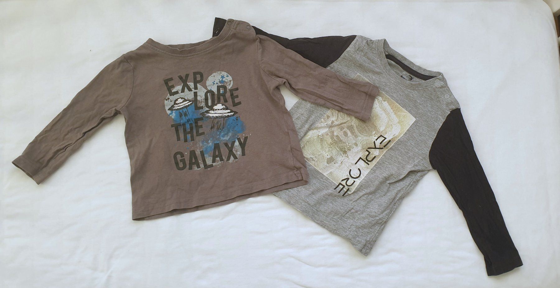 Camicie, T-shirt & Polo: 2 Langarmshirts - Gr 86-92 - Galaxy – Usato da Affoltern am Albis venduto da nyi_ph9f