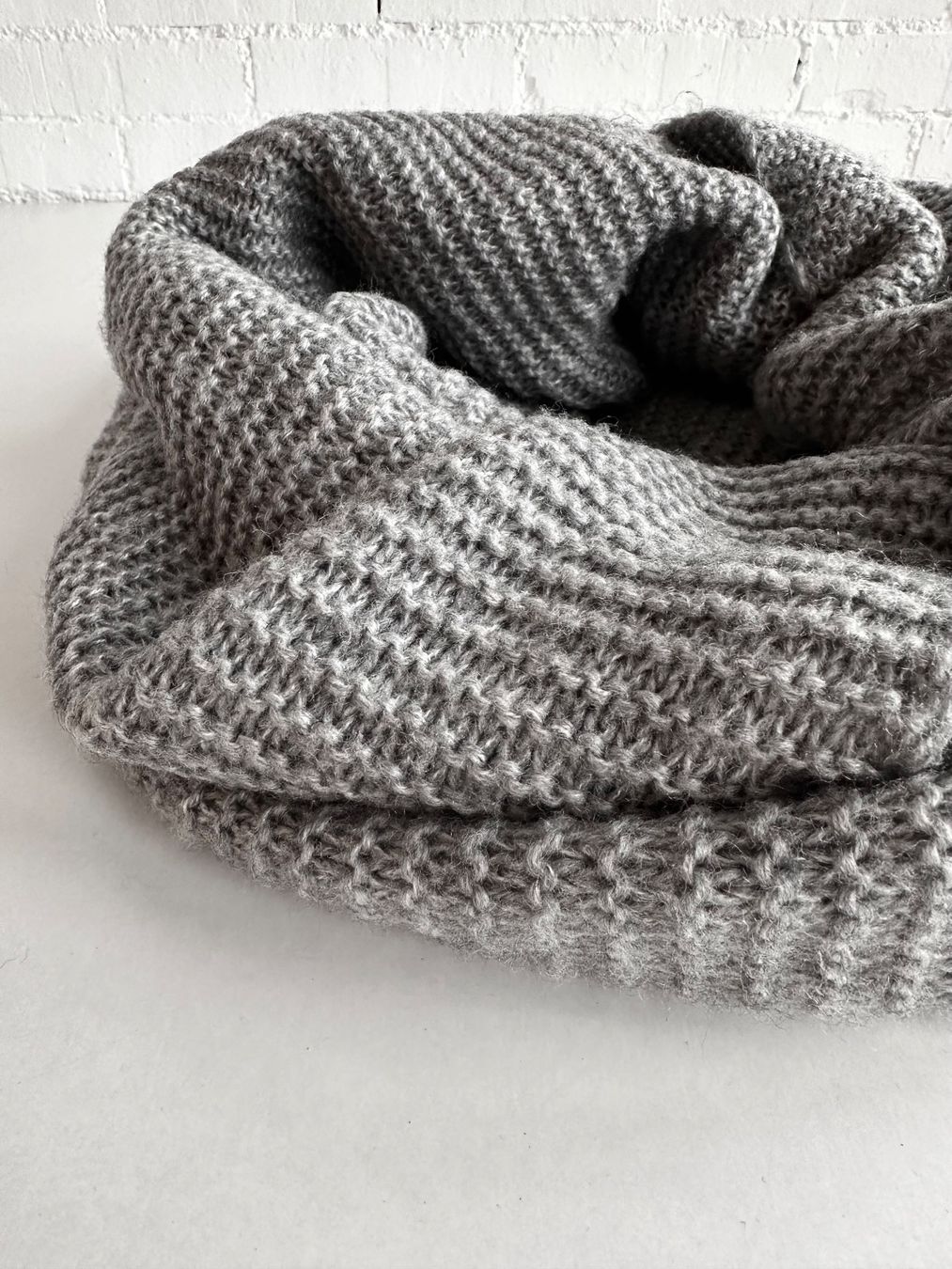 Foulard & Sciarpe: Grosser grauer Strickschal – Usato da Bern venduto da Fraeuleinhonig 2