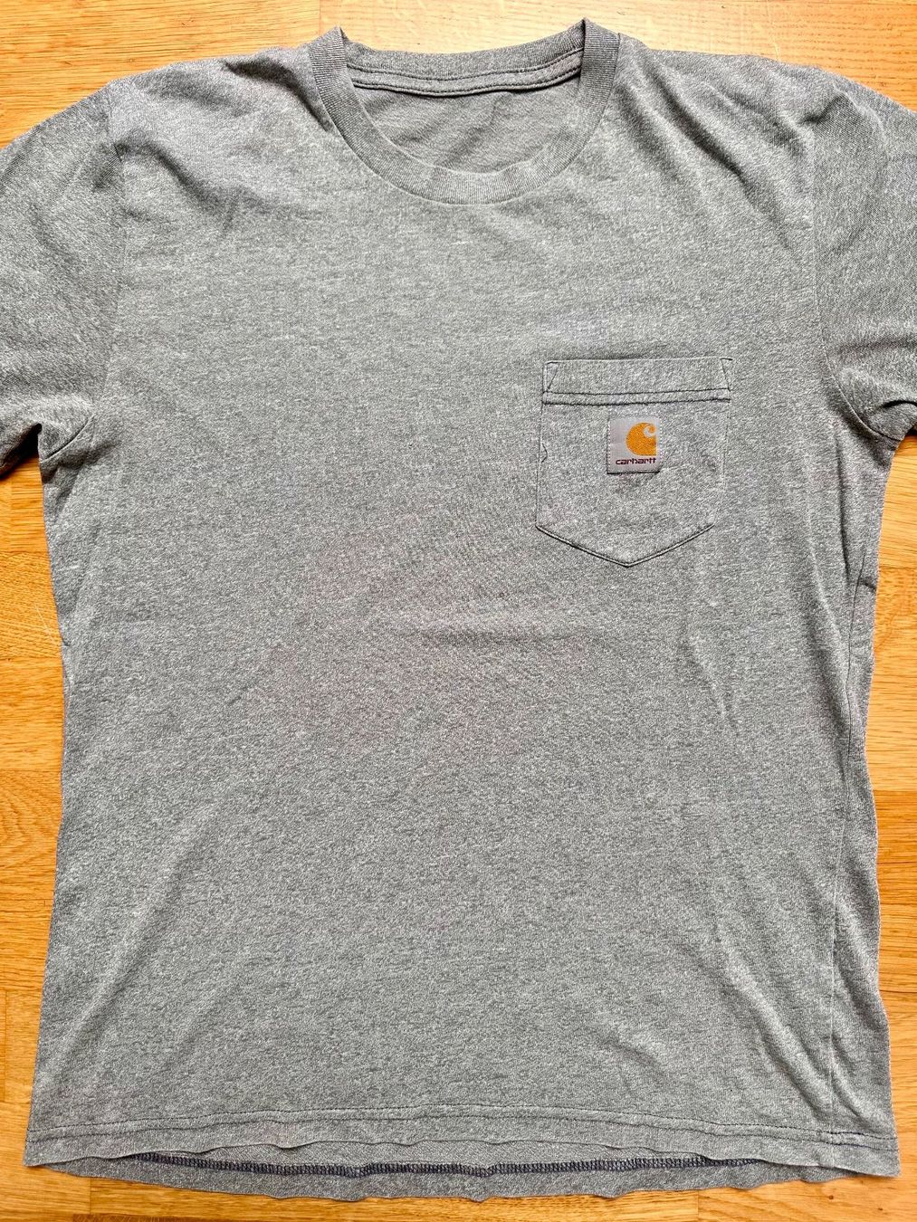 Carhartt T-shirt: CARHARTT POCKET T-SHIRT BASIC S Grau Shirt – Usato da Binningen venduto da Rewind1 1