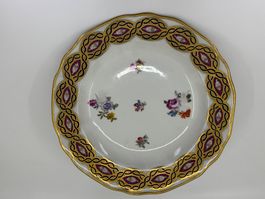 3 antike Teller mit Goldrand und Blumenmuster, 19.-20. Jhd.