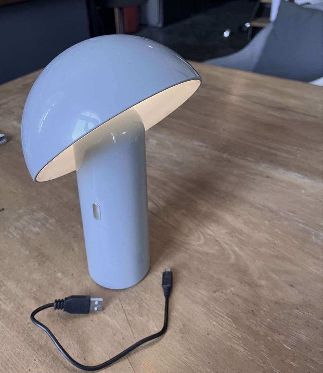 Lampen: Tischleuchte, Ladefunktion USB – Neu (gemäss Beschreibung) aus Tuggen von arc_99gc