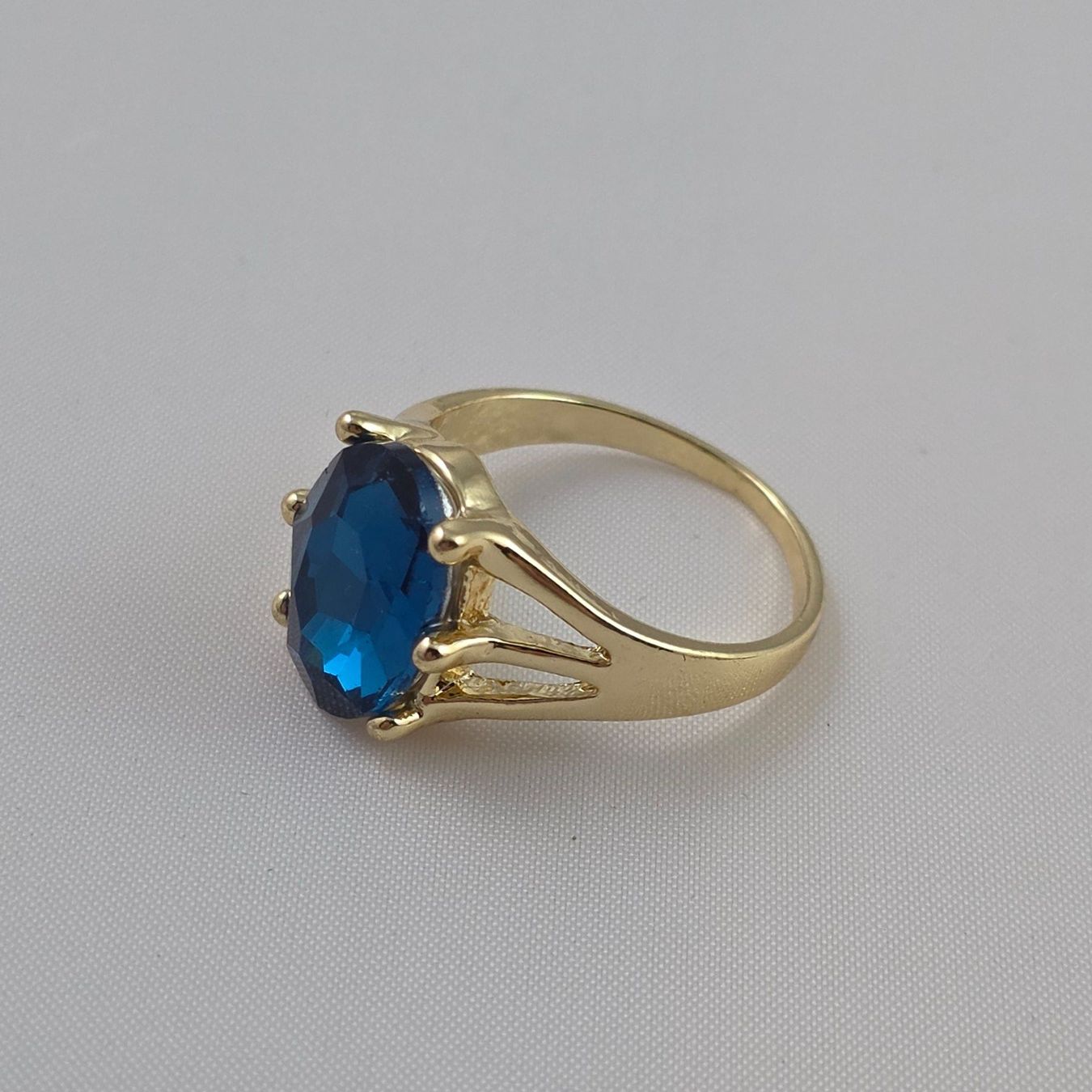 Anelli: Goldfarbener Ring blauer Stein M/L       704 – Usato da Wald ZH venduto da Martin79 2