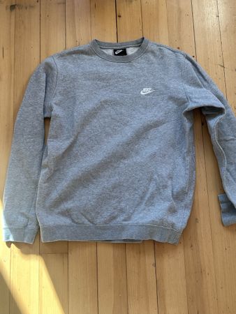 Sweat-shirt Nike gris taille M en bon etat général