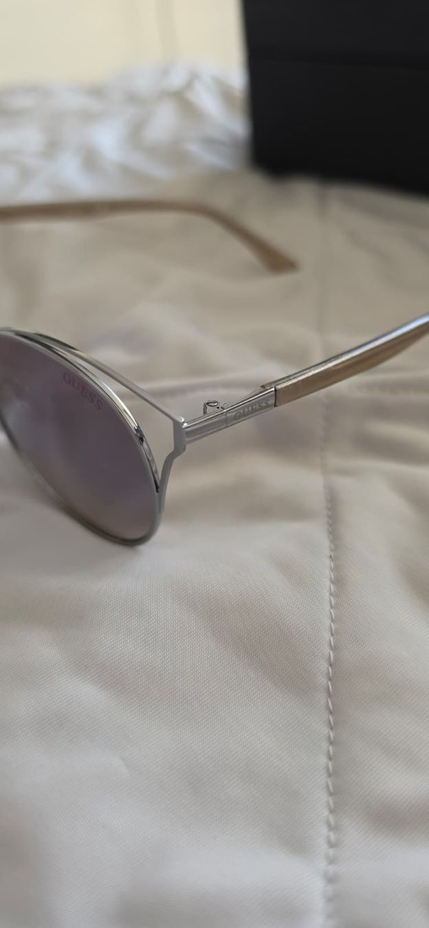 Guess Lunettes & Verres: Sonnenbrille GUESS Katzenaugen  – D'occasion à Bad Zurzach par DimiAleks1996 1