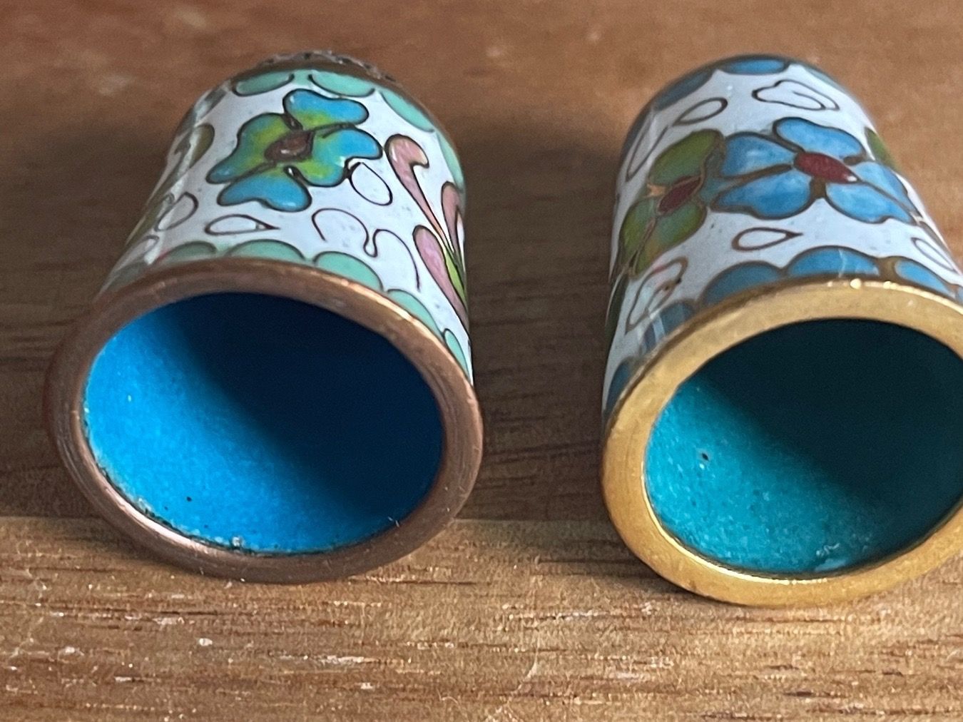 Fingerhüte: Fingerhut 2 Stück China Cloisonne Messing – Gebraucht aus Nussbaumen AG von normajeanbaker 1
