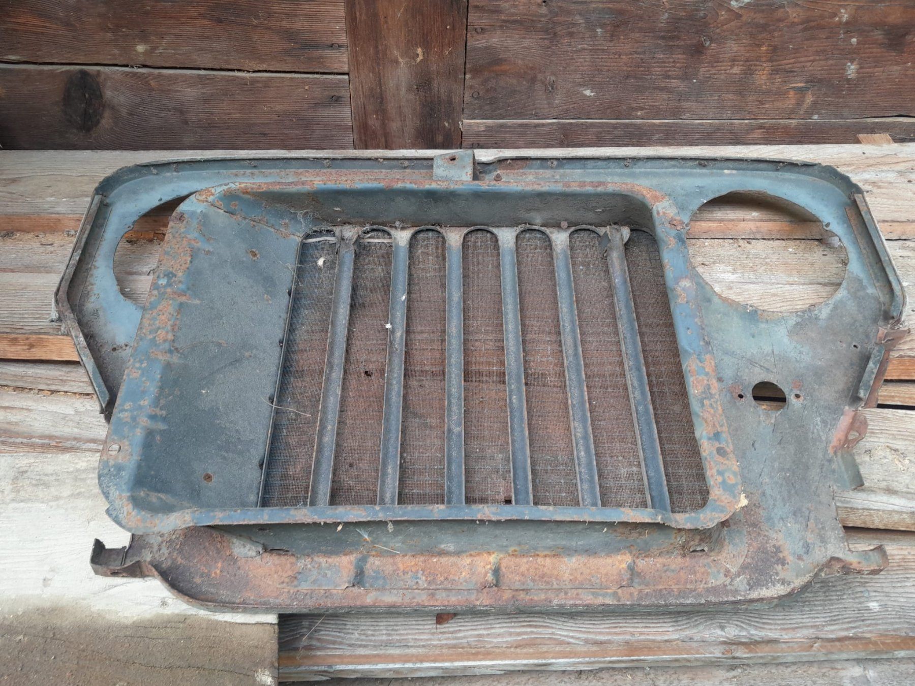 Jeep Tutti pezzi di ricambio auto: Willys Jeep Kühlergrill – Usato da Bärau venduto da emmental10 1
