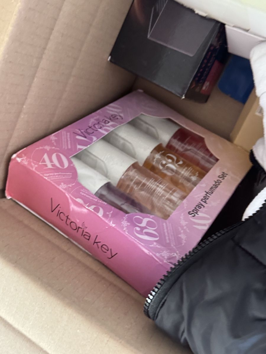 Lotti di vestiti: Diverse Box mit Kleidung und Kosmetik – Nuovo e nell'imballaggio originale da Häfelfingen venduto da Lukhelfinger 4