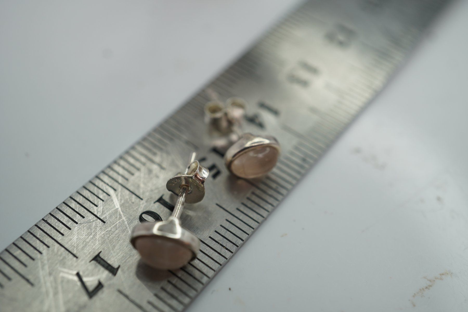 Orecchini pendenti & Orecchini a lobo: Mondstein    Ohrstecker  6mmx 4mm Silber Top Farbe – Nuovo e nell'imballaggio originale da Eschenbach SG venduto da topstone 7