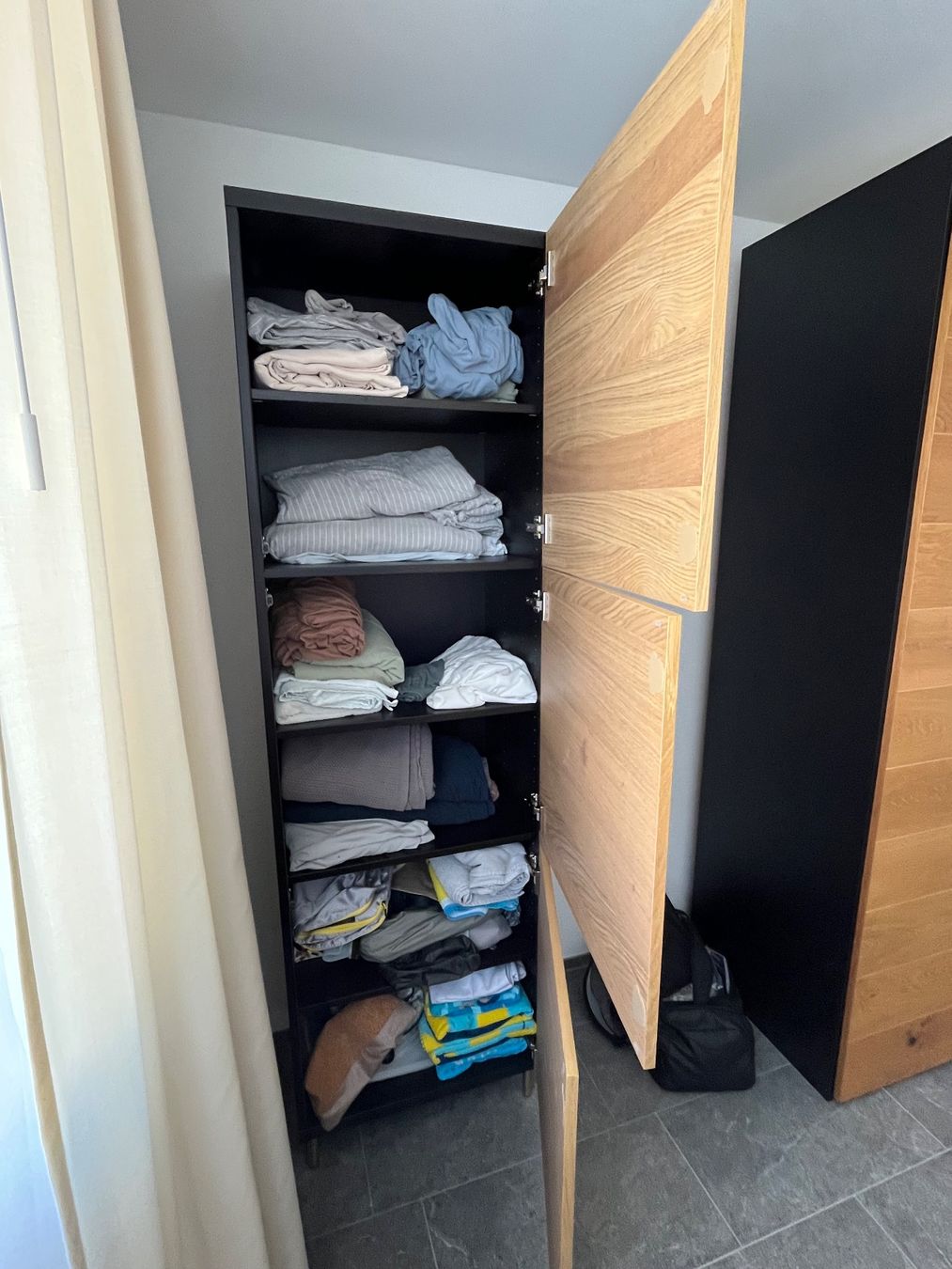 Ikea Armadi: Schrank mit 3 Tüten – Usato da Embrach venduto da camilla.rueegg 2