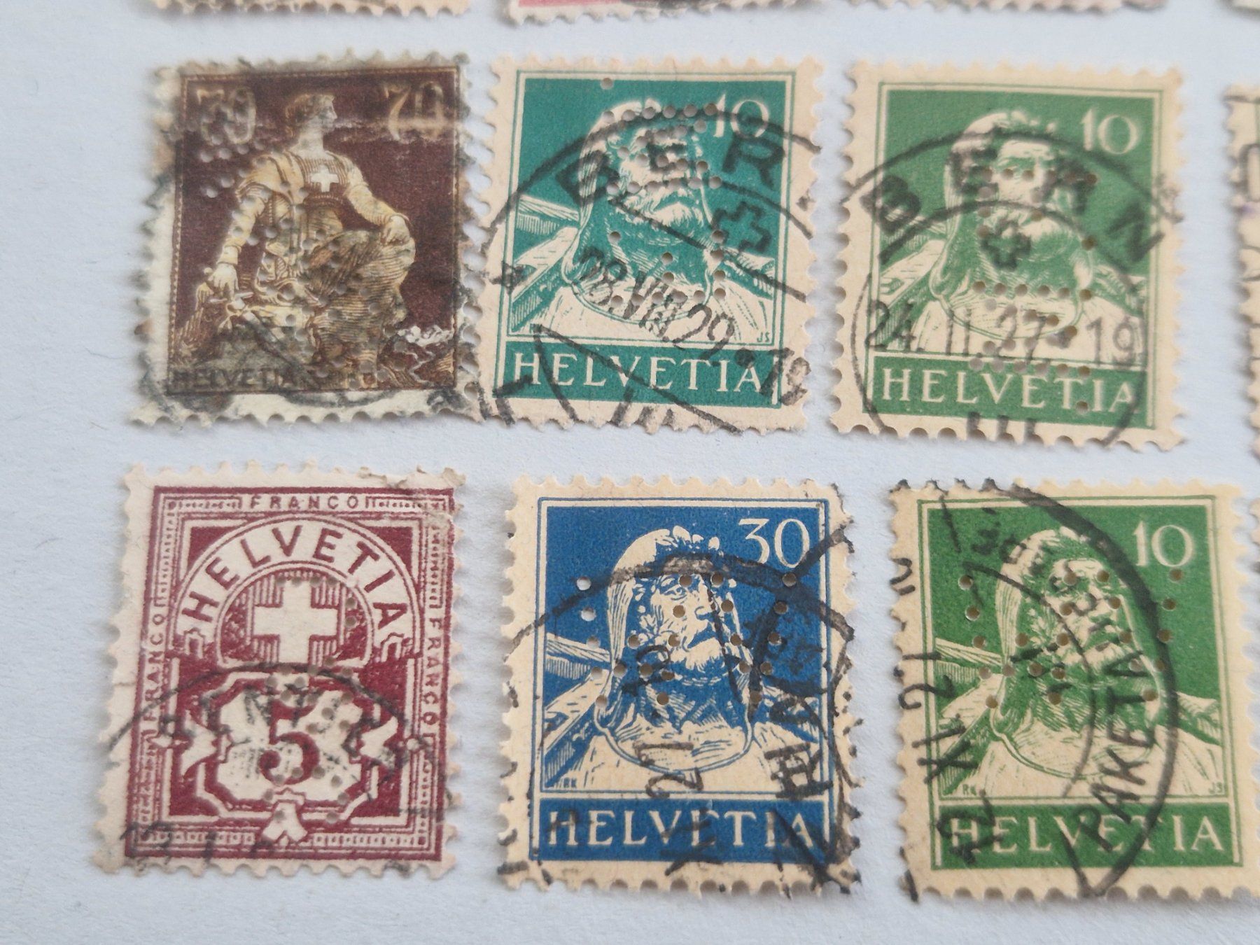 Tutti i francobolli: Ansammlung Perfin, ab 1.- – Usato da Burgdorf venduto da Glossy01 3