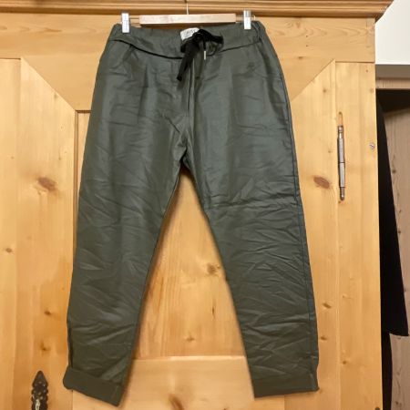HOSE LEGGINS GRÜN OLIVE KHAKI NEU MIT ETIKETT VON AUST