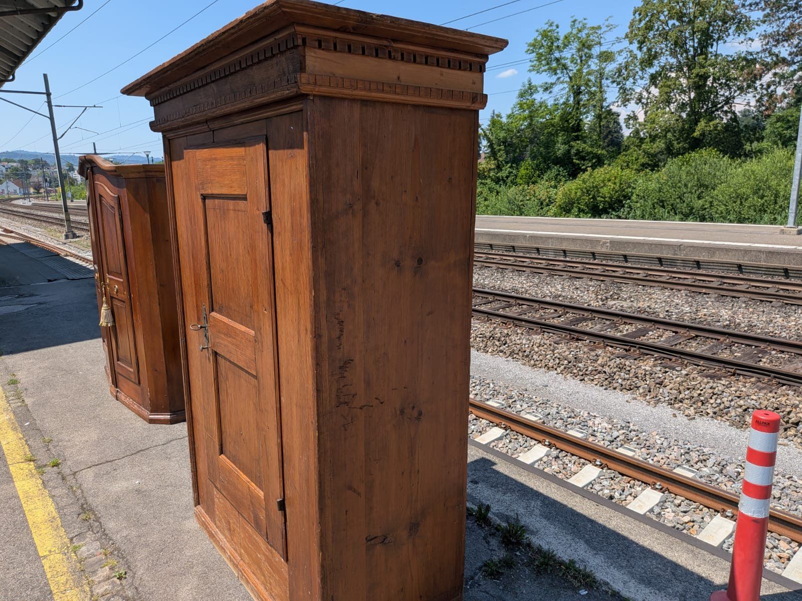 Armadi: 1 Türiger  Antiker Schrank -  - Ref. 06/41 – Usato da Au ZH venduto da BrockiAu 2