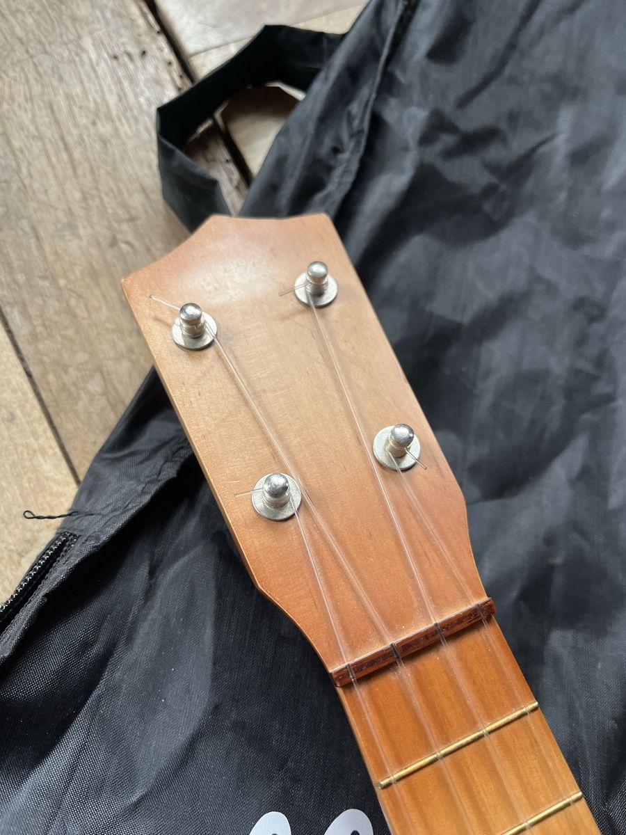 Strumenti musicali: BRÜKO Ukulele – Usato da Wiesenberg venduto da swissantik 1