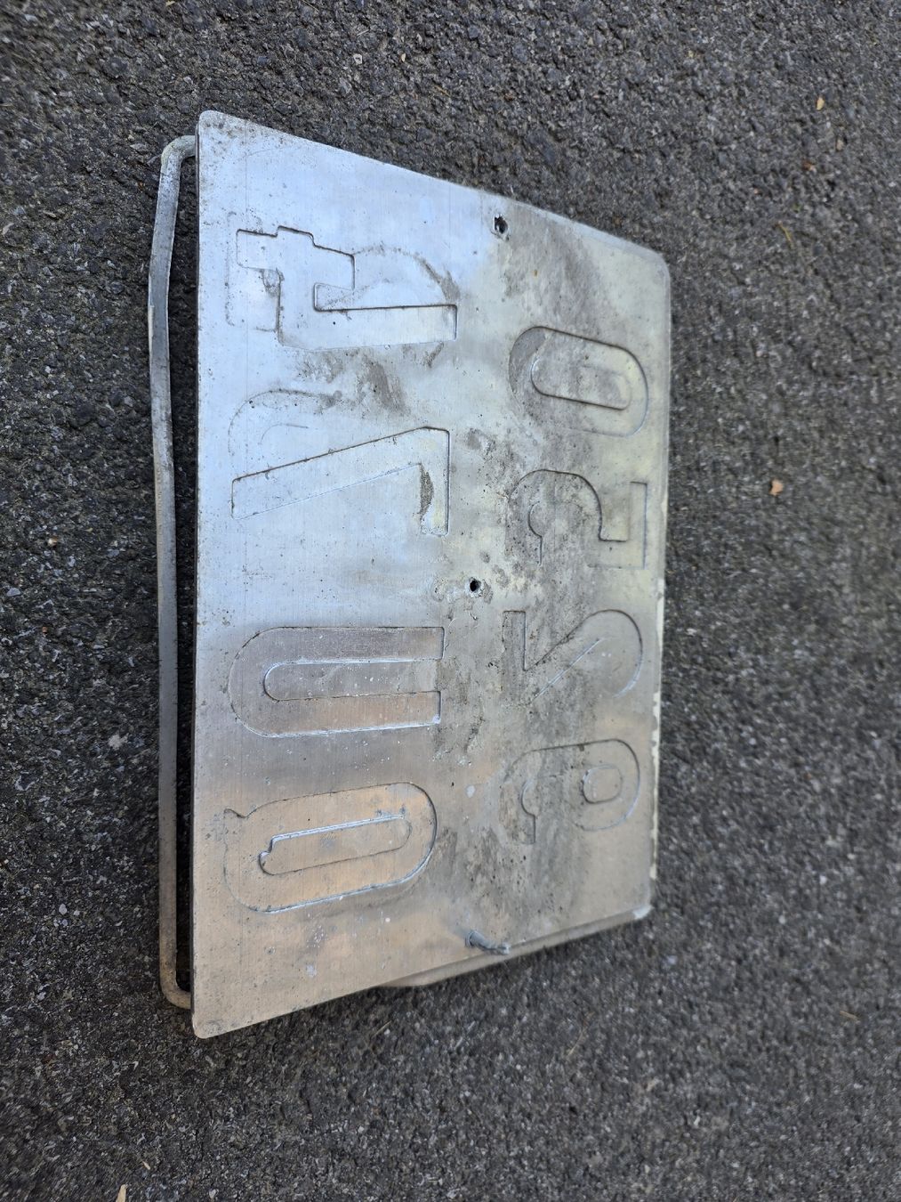 Schilder: Nummernschild 9250 0074  – Gebraucht aus Dorf von Echo_Elements 1
