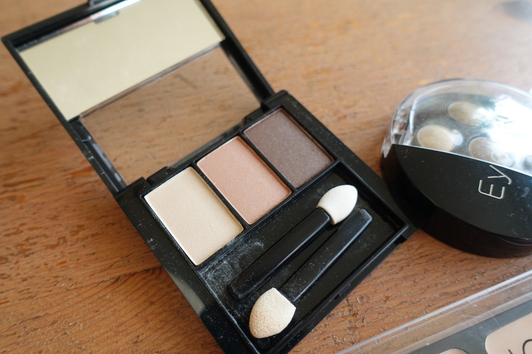 Make-up: Diverse Make-Up Paletten, Eye Shadow, Contouring, Blush – Usato da Ettiswil venduto da maimaiswiss 5
