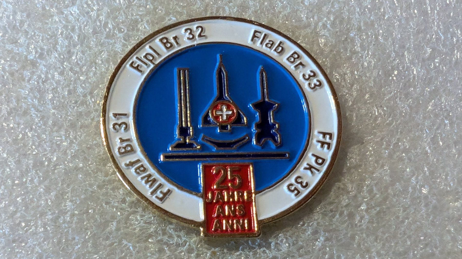 Plaquettes & Badges: Ansteckpin 171: Flugzeug – D'occasion à Oppligen par Pin-Fall-Shop