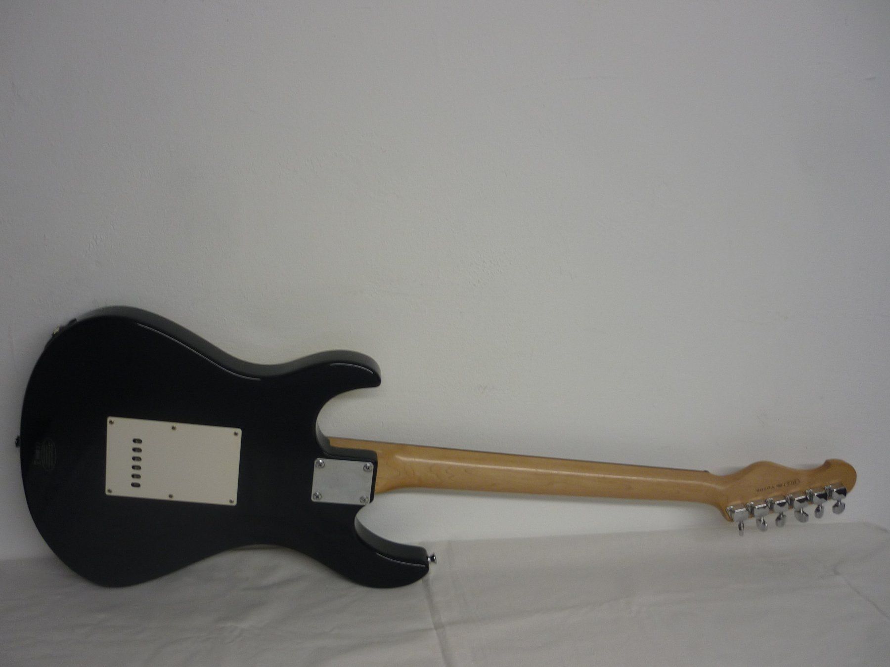 Strumenti musicali: E-Gitarre Stratocaster von Eterna by Yamaha – Usato da Maienfeld venduto da John13 6