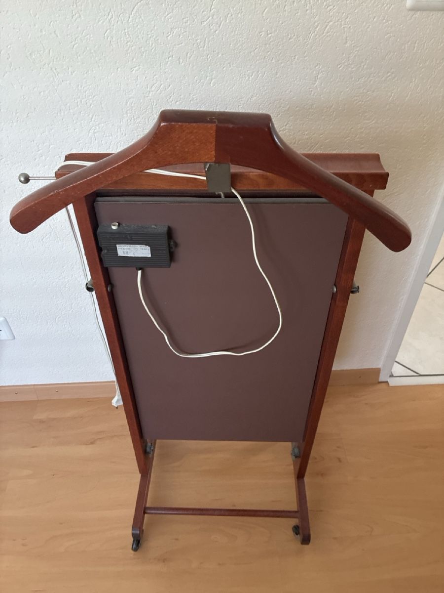 Guardaroba: Reguitti Kleiderbutler mit Bügelfunktion – Usato da Nänikon venduto da mbouvard 1