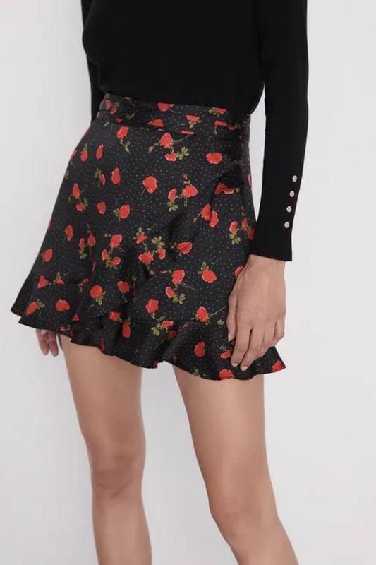 Zara Gonne: Zara Skort mit Rosenmuster (S) – Usato da Triesen venduto da antonellaaa_